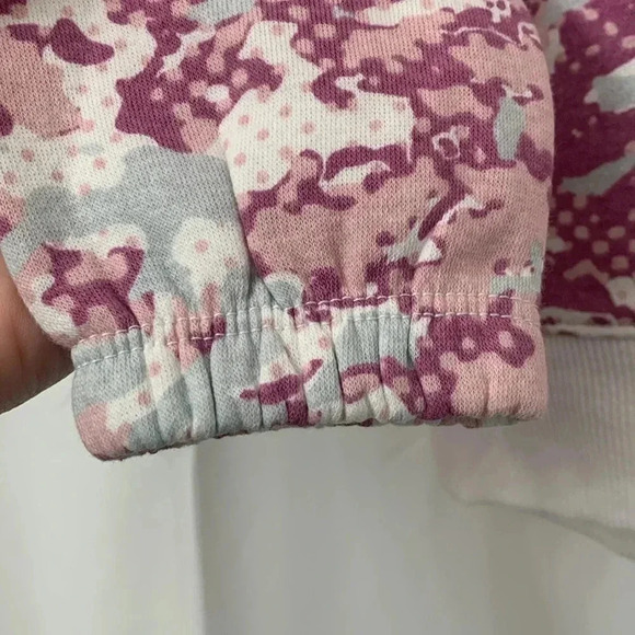 Girls Under Armour Fleece Lined Camo Sweatshirt Pink/White  Size 5 NEW WITH TAGS - Picture 8 of 11